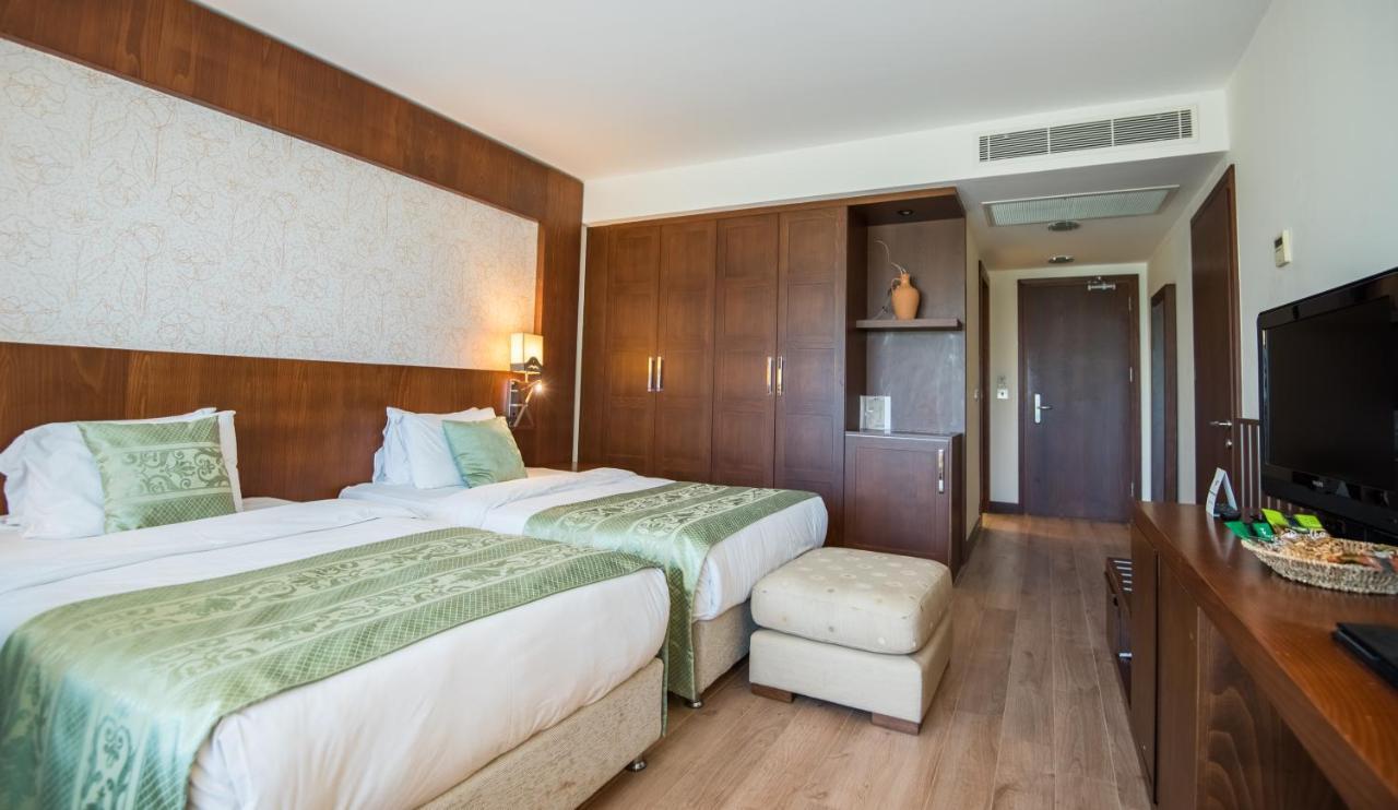 Korineum Golf & Beach Resort Agios Georgios (Girne) Exterior foto
